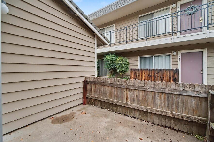 More Photos Of 1574 - 1576 Heather Dr, Yuba City Apartments For Sale