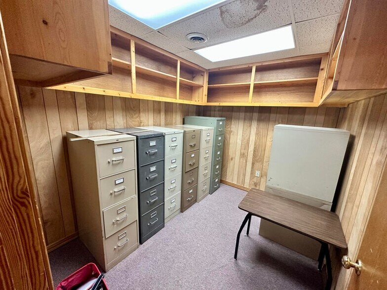 More Photos Of 712 Coulter Dr, New Albany Medical For Sale