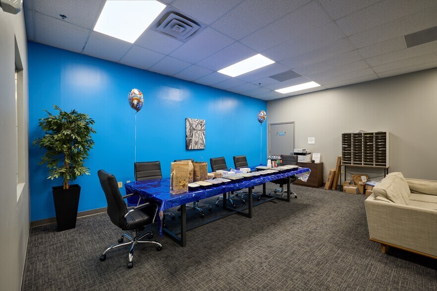 More Photos Of 2507 Investors Row, Orlando Distribution For Lease