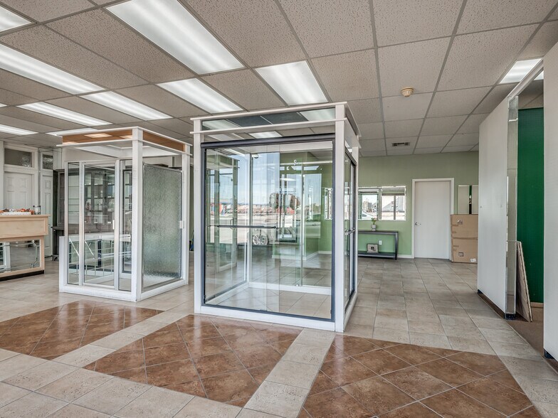 More Photos Of 3730-3732 N MacArthur Blvd, Warr Acres Showroom For Sale