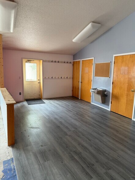 More Photos Of 1430 Main Ave, Fargo General Retail For Lease