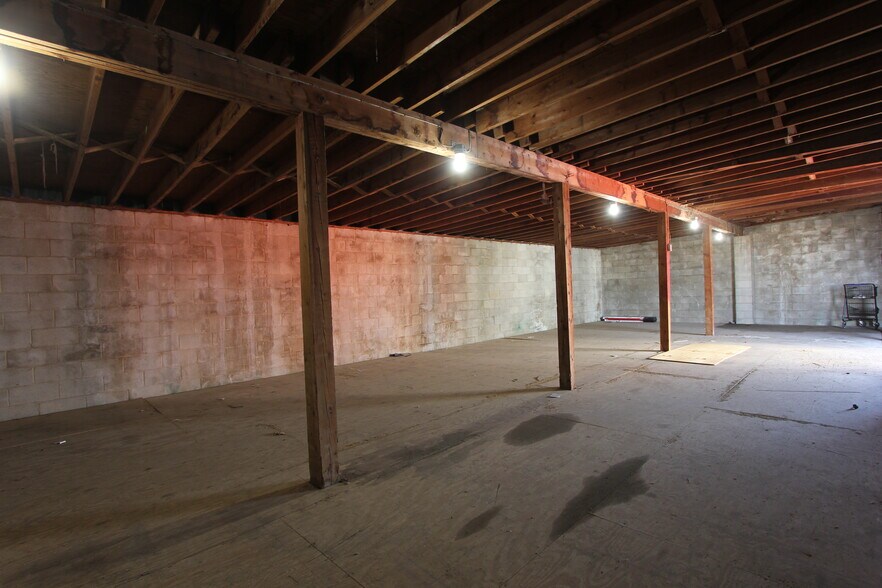 More Photos Of 36 Walnut St, Thurmont Warehouse For Lease