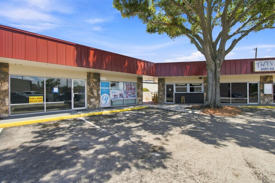 More Photos Of 2140 Drew St, Clearwater Unknown For Lease