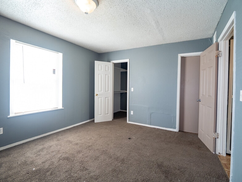 More Photos Of 5924 NW 10th St, Oklahoma City Apartments For Sale