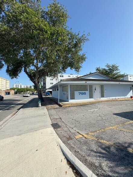 More Photos Of 795 S Federal Hwy, Hollywood Medical For Lease