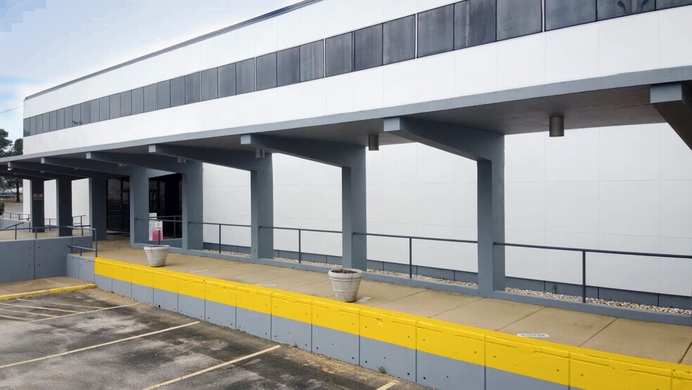 More Photos Of 3456 Meyers Rd, Memphis Distribution For Lease