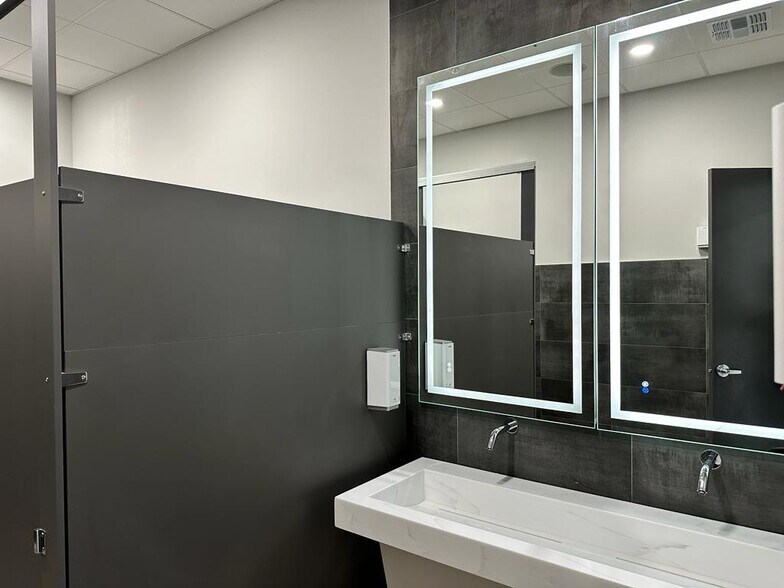 More Photos Of 1711 Amazing Way, Ocoee Storefront Retail Office For Lease