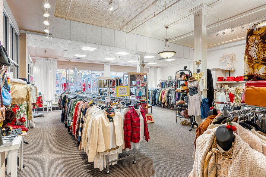 More Photos Of 222 Pearl St, New Albany Office Residential For Sale