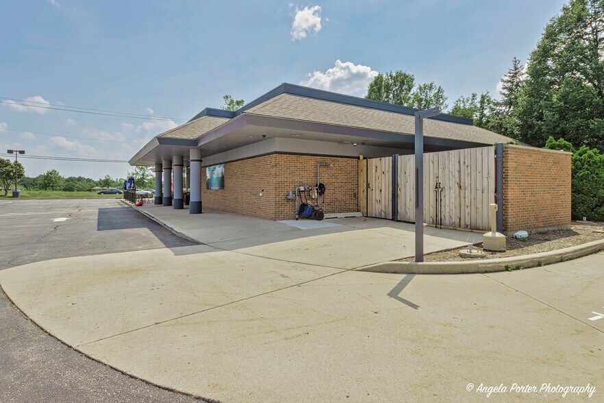 More Photos Of 1440 Grand Ave, Lindenhurst Restaurant For Sale