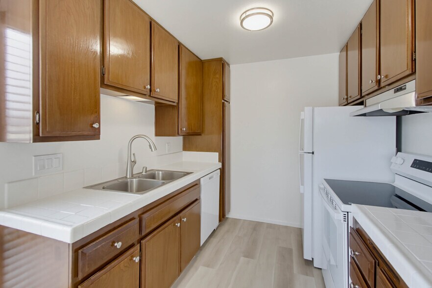 More Photos Of 4649 Voltaire St, San Diego Apartments For Sale