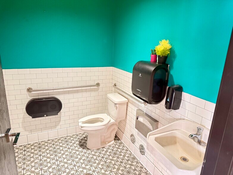 More Photos Of 401 E Foothill Blvd, Azusa Medical For Lease