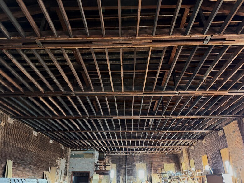 More Photos Of 1030 S Main St, Rockford Loft Creative Space For Sale