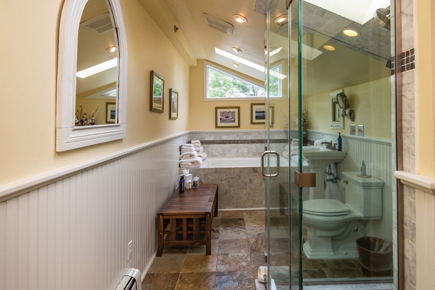 More Photos Of 31 N Main St, East Hampton Hospitality For Sale