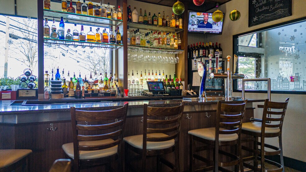 More Photos Of 420 N Country Rd, Saint James Restaurant For Sale