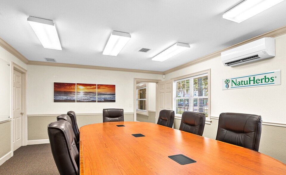 More Photos Of 525 8th St W, Bradenton Office For Sale