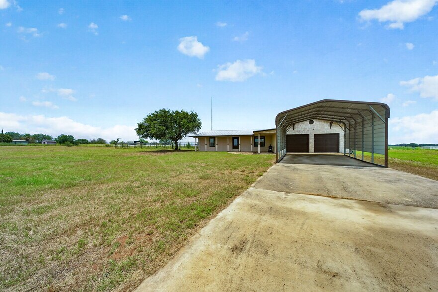 More Photos Of 4044 W FM 476, Poteet Flex For Sale
