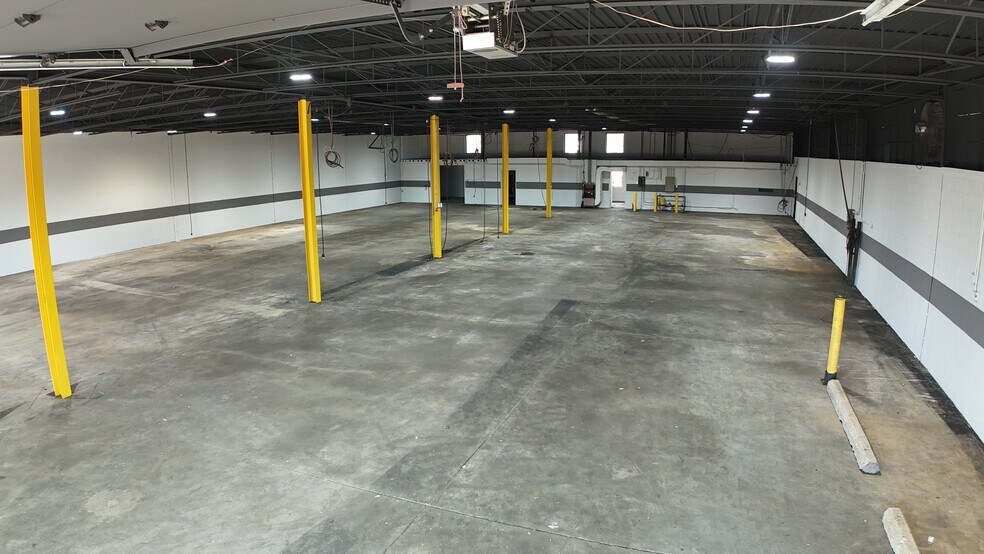 More Photos Of 32537 Parklane Ave, Garden City Manufacturing For Lease