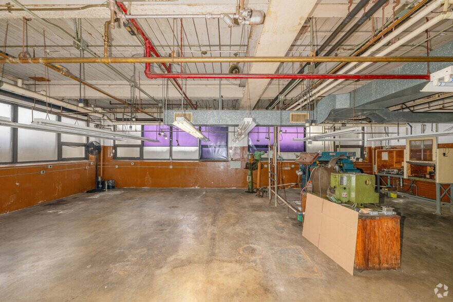 More Photos Of 735 Allens Ave, Providence Industrial For Lease