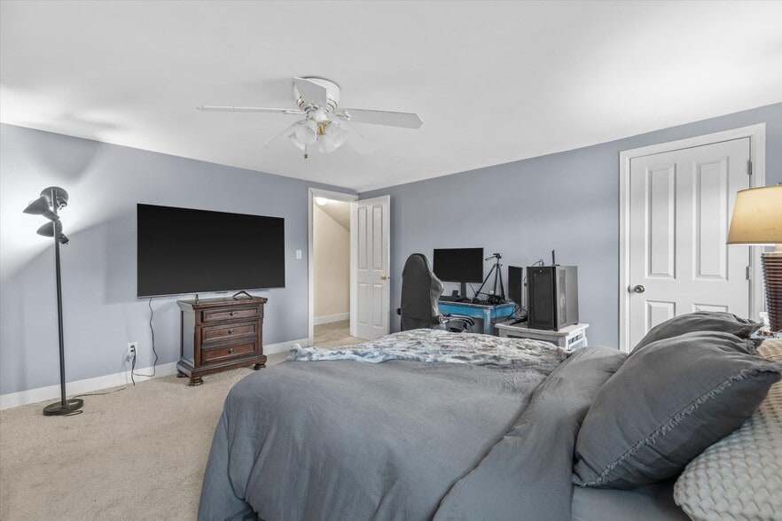 More Photos Of N8240 County Hwy E, Watertown Bar For Sale