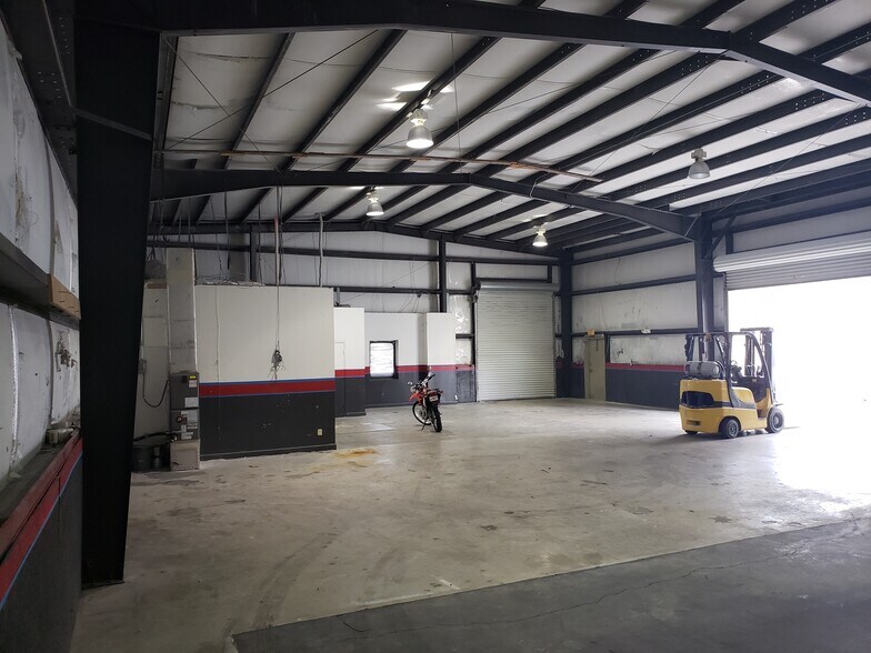 More Photos Of 1927-1935 SW South Macedo Blvd, Port Saint Lucie Warehouse For Sale