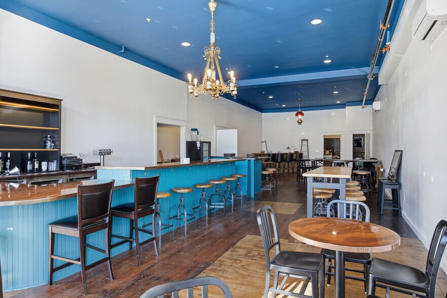 More Photos Of 104 Spruce St E, Ilwaco General Retail For Sale