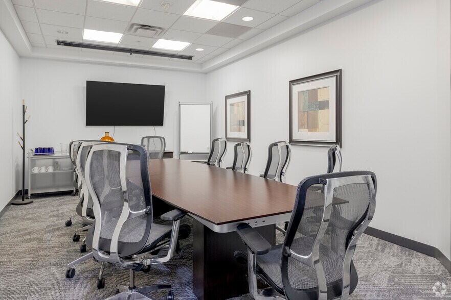 More Photos Of 2415 E Camelback Rd, Phoenix Coworking Space