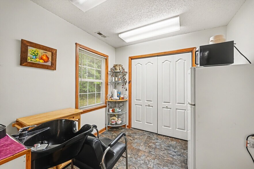 More Photos Of 4009 Polkville Rd, Shelby Freestanding For Sale