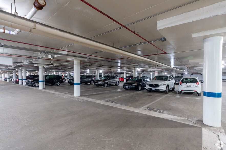 More Photos Of 1 Tower Ln, Oakbrook Terrace Office For Sale