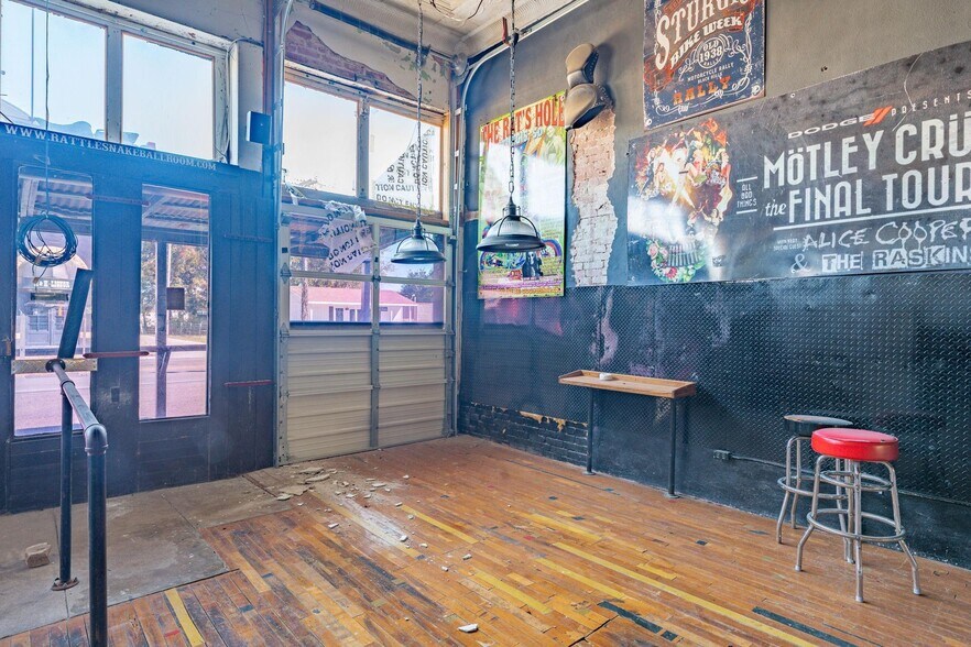 More Photos Of 4153 3rd St, Walnut Springs General Retail For Sale