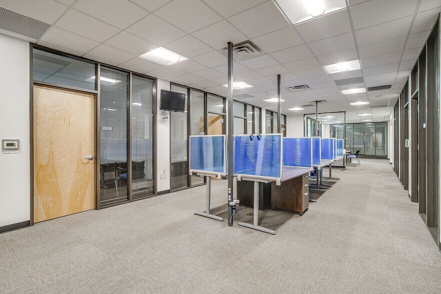 More Photos Of 6451 Brentwood Stair Rd, Fort Worth Office For Lease