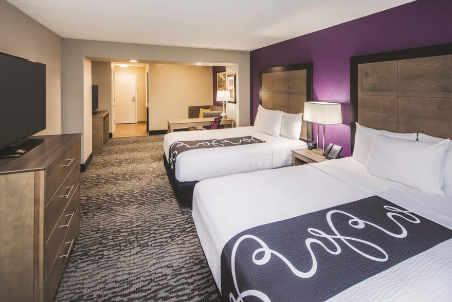 More Photos Of 1839 N Columbia St, Milledgeville Hotel For Sale