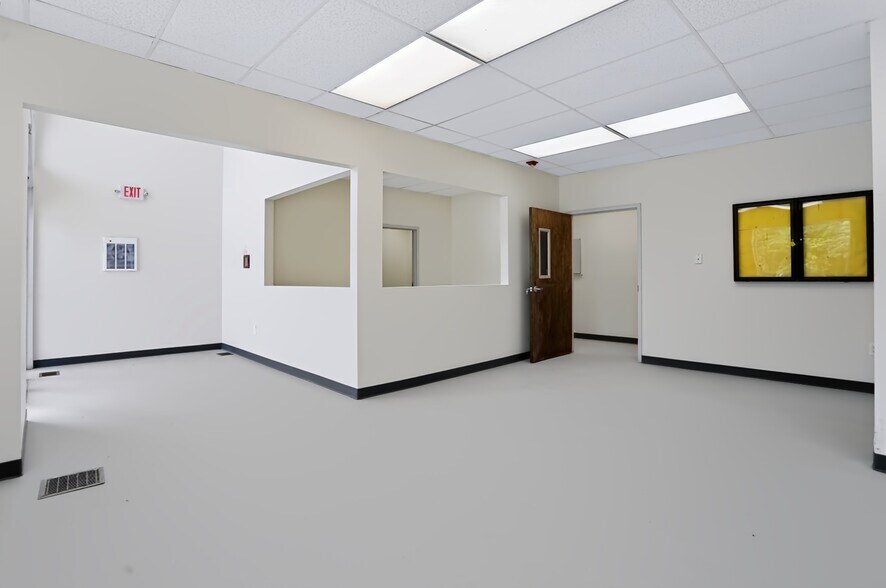 More Photos Of 6635 E 21st St, Indianapolis Office For Sale
