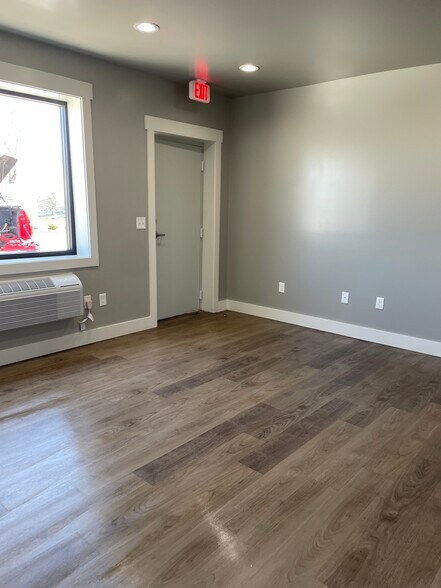 More Photos Of 3038 Elizabeth St, Nicholasville Light Distribution For Lease