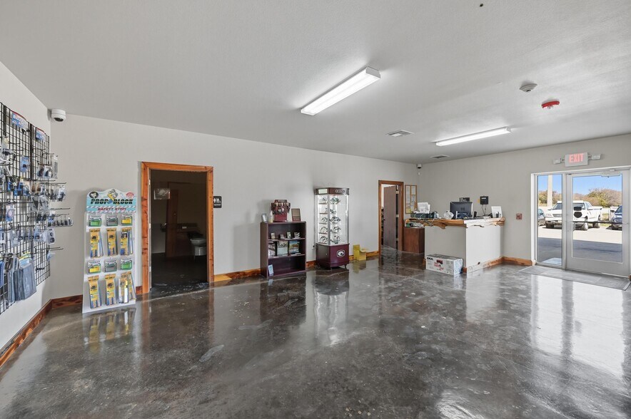 More Photos Of 180 E Chapman Dr, Sanger Warehouse For Sale