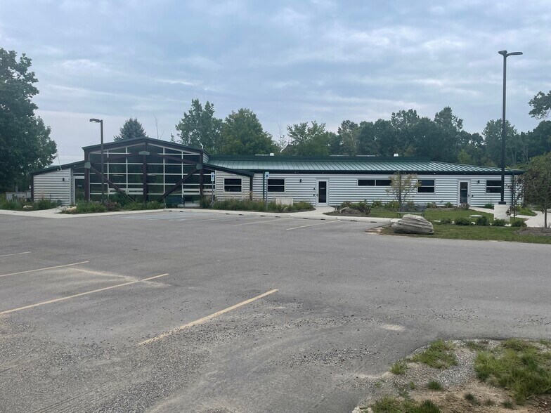 More Photos Of 205 Rowe Rd, Milford Veterinarian Kennel For Sale