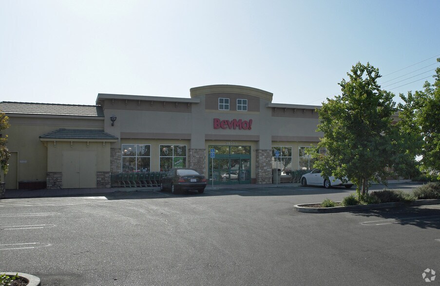 More Photos Of 3900 Sisk Rd, Modesto Unknown For Lease