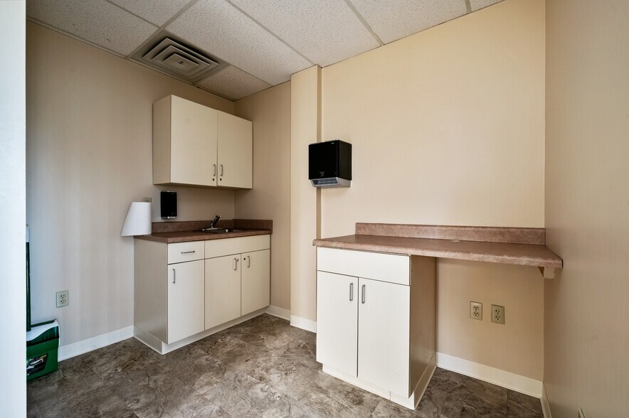 More Photos Of 12300 PERRY Hwy, Wexford Medical For Lease