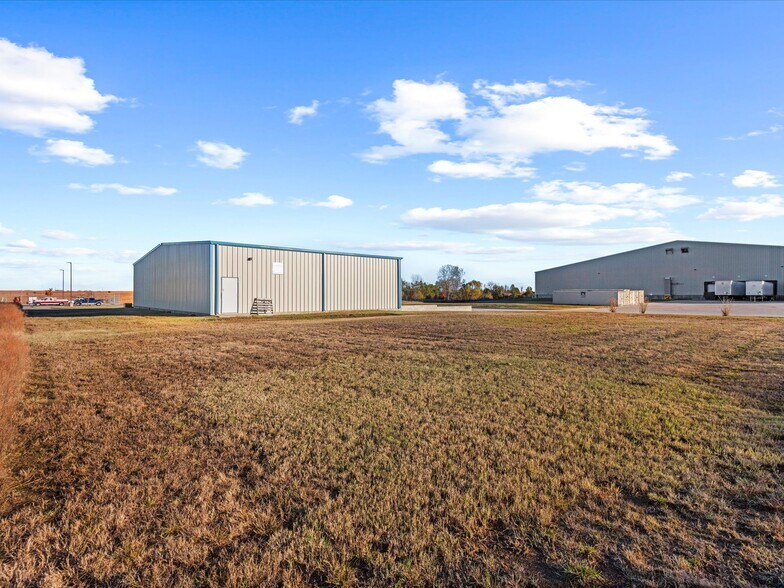 More Photos Of 7380 International Ct, Bartlesville Warehouse For Lease