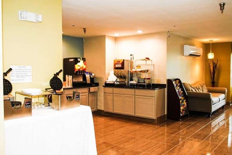 More Photos Of 373 Norwich Westerly Rd, North Stonington Hotel For Sale