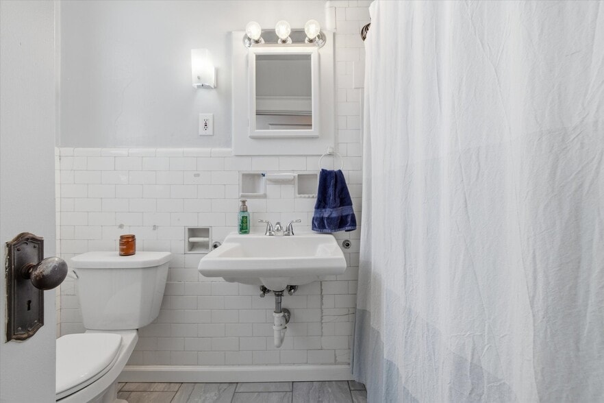 More Photos Of 4729 Liberty Ave, Pittsburgh Storefront Retail Office For Sale