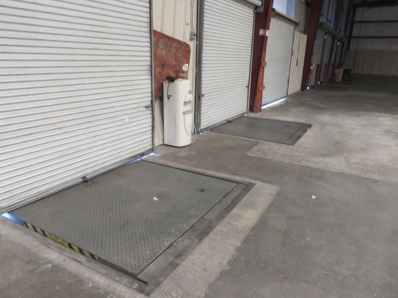 More Photos Of 3601 Parkway Blvd, Leesburg Distribution For Lease