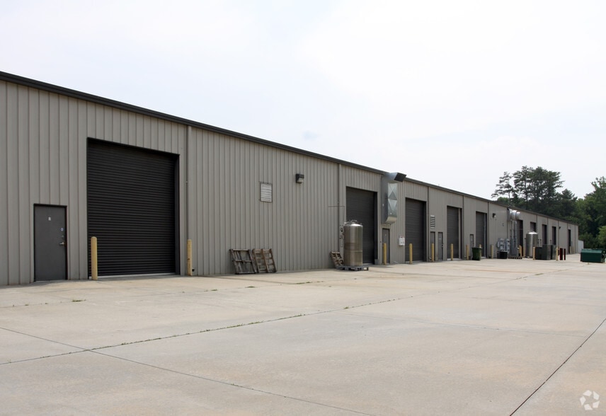 More Photos Of 1370 Union Hill Industrial Ct, Alpharetta Warehouse For Lease