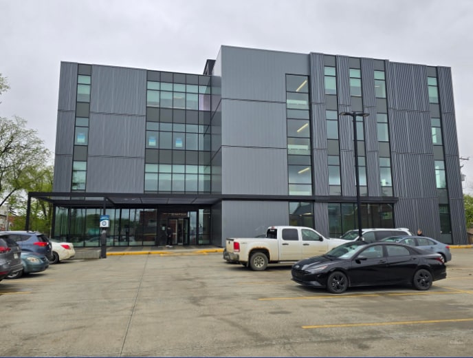Primary Photo Of 210 P Av S, Saskatoon Medical For Lease
