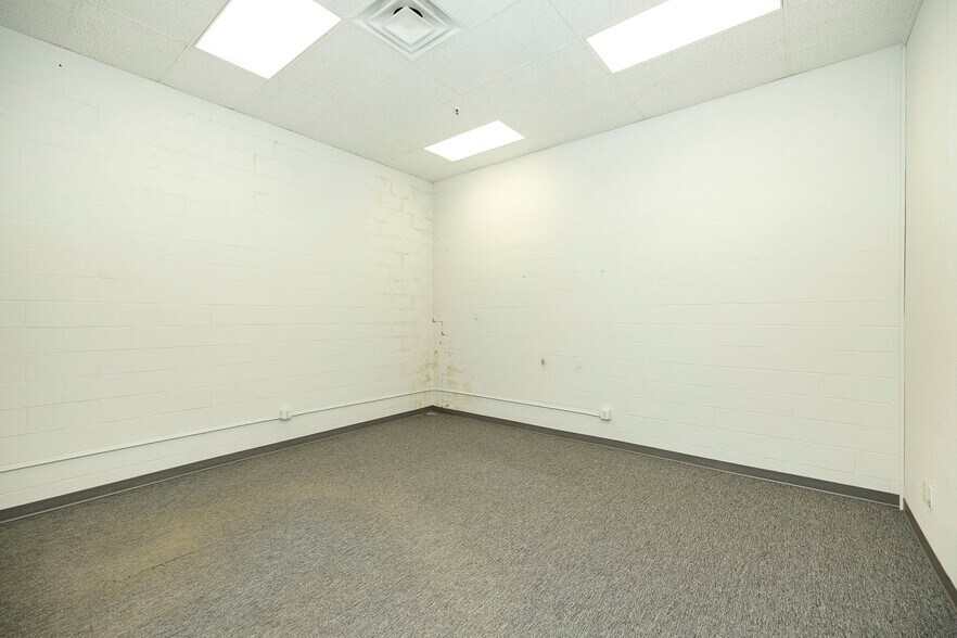 More Photos Of 226 E Ross St, Clearwater Freestanding For Sale
