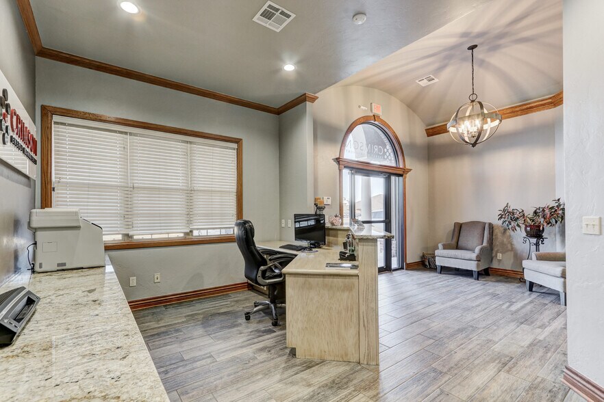 More Photos Of 901-909 Wall St, Norman Office For Sale