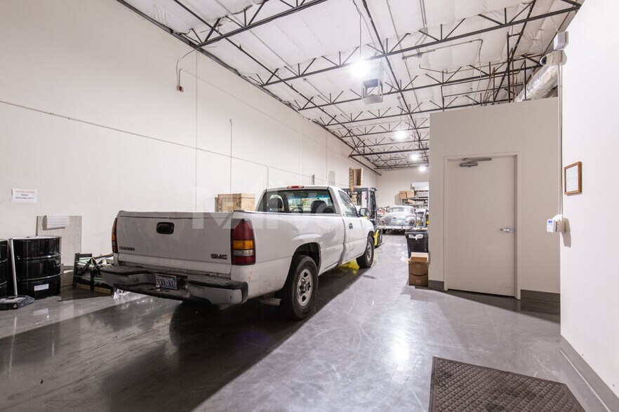 More Photos Of 2645 W Cheyenne Ave, North Las Vegas Research And Development For Sale