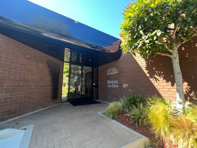 More Photos Of 4611 Teller Ave, Newport Beach Medical For Lease