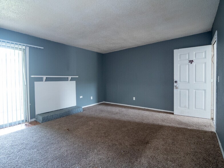 More Photos Of 5924 NW 10th St, Oklahoma City Apartments For Sale