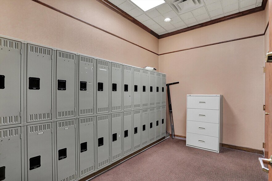 More Photos Of 711 W Gardner Dr, Marion Medical For Sale