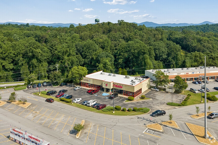 More Photos Of 420 Walmart Way, Dahlonega Storefront For Lease